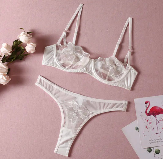 White flower ( lingerie sets )